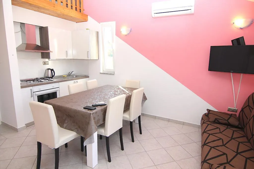 Apartments Ljubic باغ