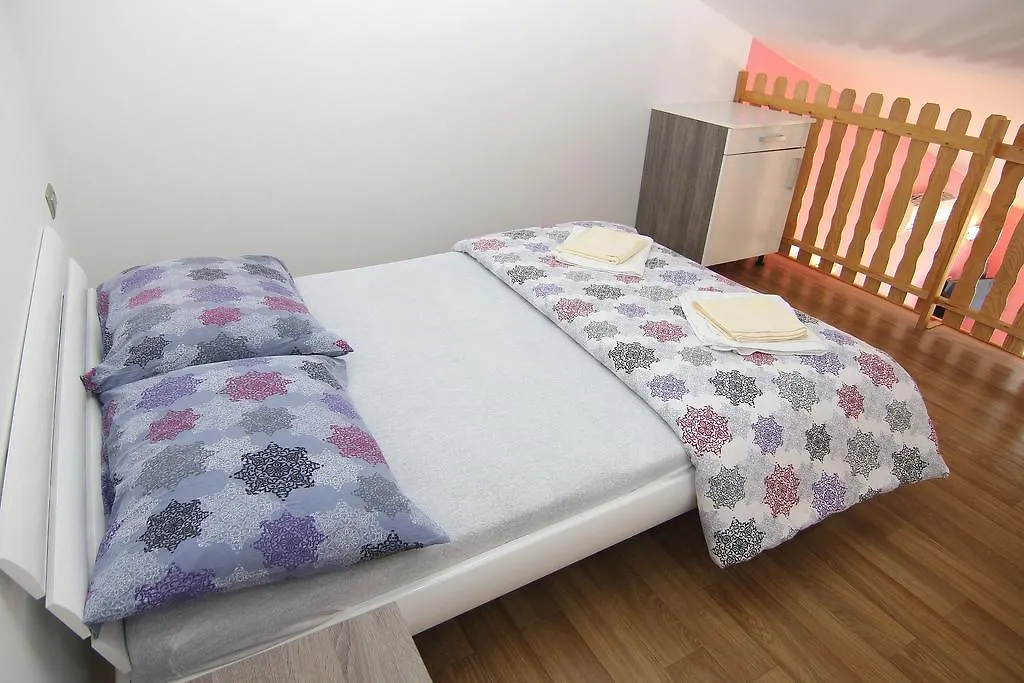 Apartments Ljubic باغ