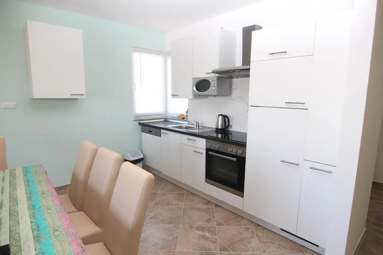 Apartments Ljubic باغ